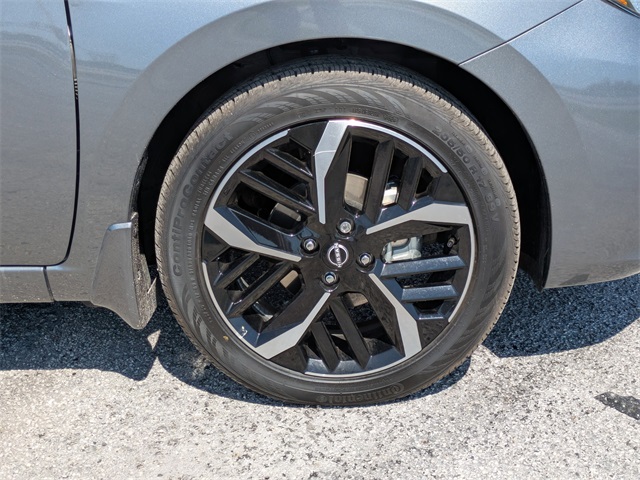 2025 Nissan Versa SR Image 9 of 27