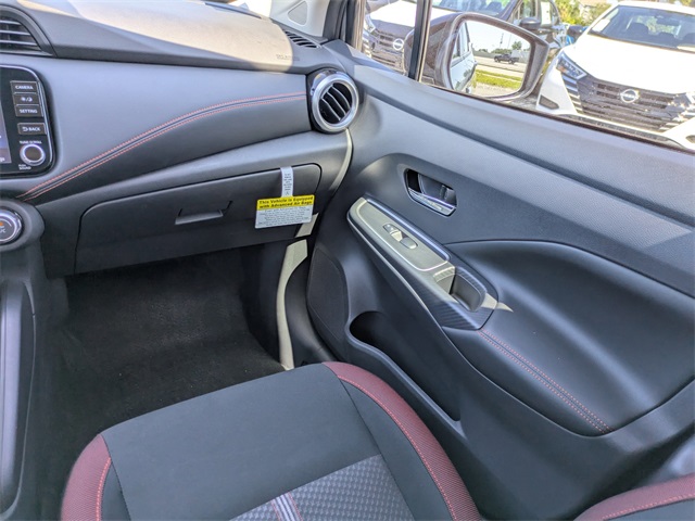 2025 Nissan Versa SR Image 13 of 27