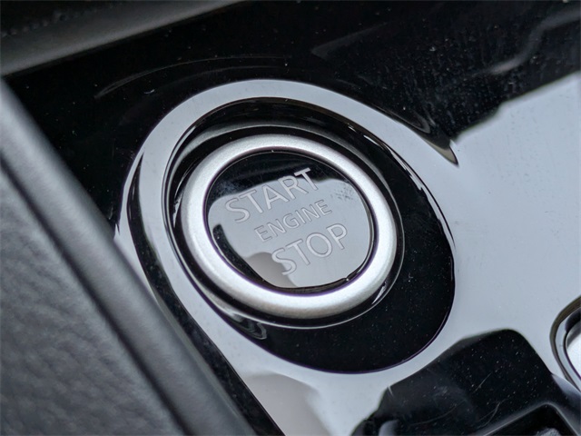 2025 Nissan Versa SR Image 22 of 27