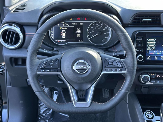 2025 Nissan Versa SR Image 15 of 25