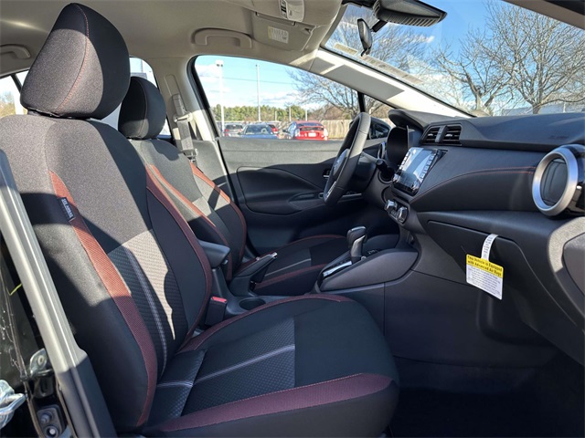 2025 Nissan Versa SR Image 12 of 25