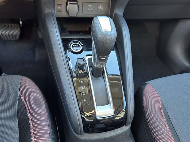 2025 Nissan Versa SR Image 19 of 25