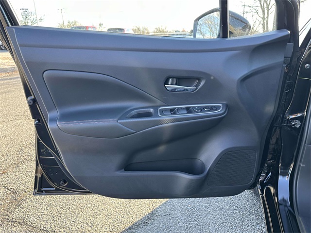 2025 Nissan Versa SR Image 20 of 25