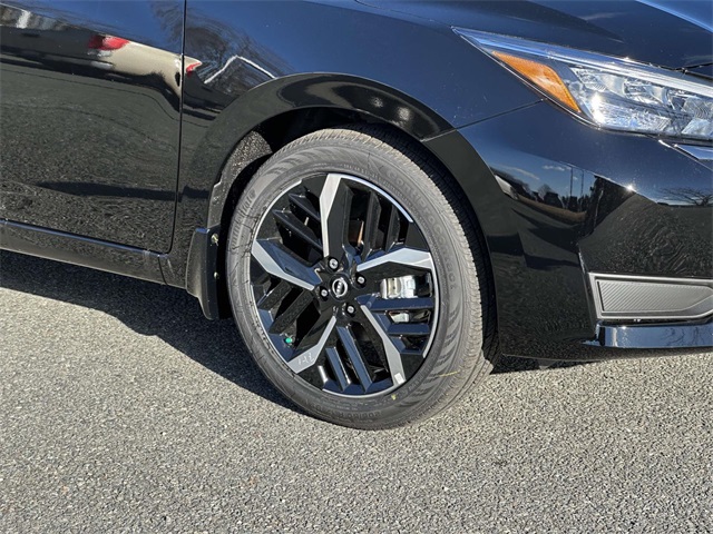 2025 Nissan Versa SR Image 7 of 25