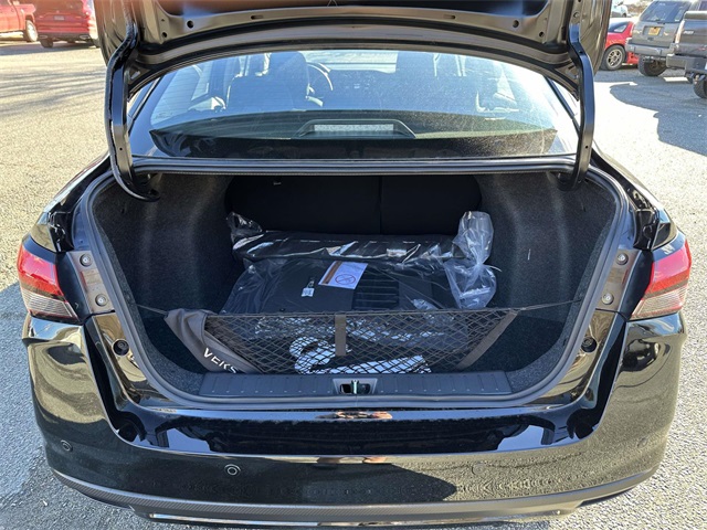 2025 Nissan Versa SR Image 8 of 25