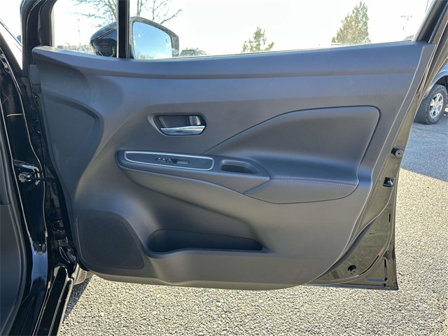 2025 Nissan Versa SR Image 21 of 25