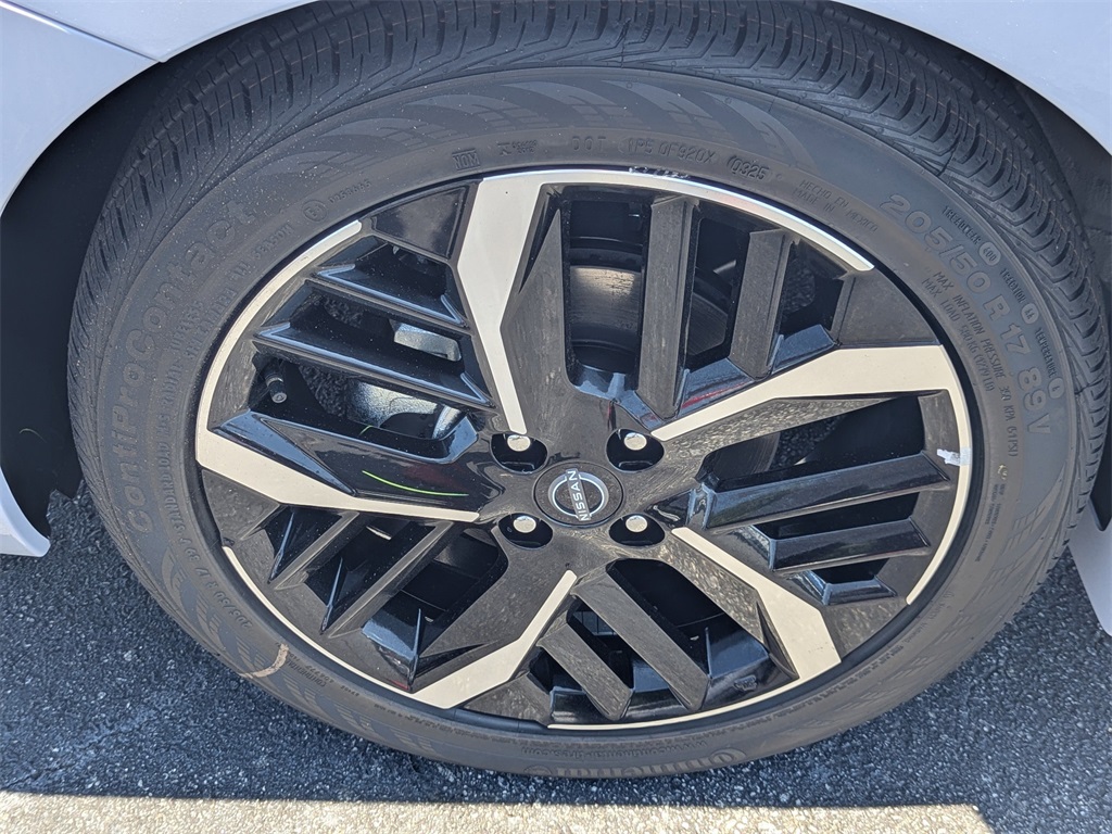 Vehicle image 10 of 23