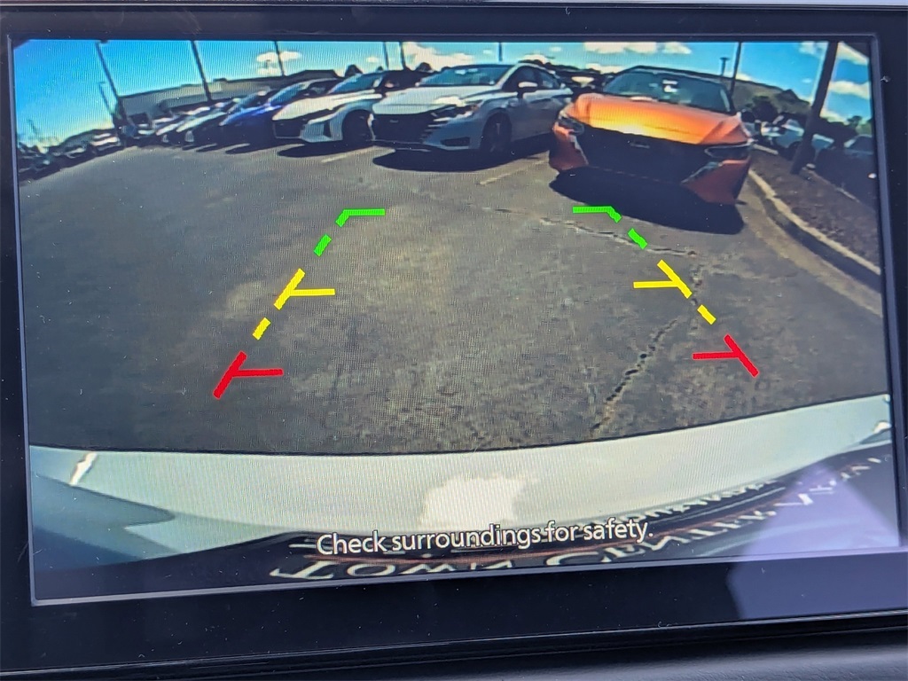 Vehicle image 19 of 23