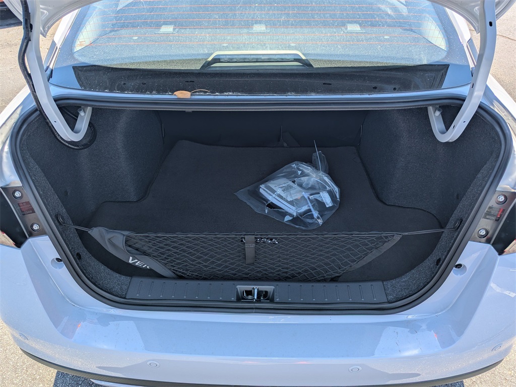 Vehicle image 11 of 23