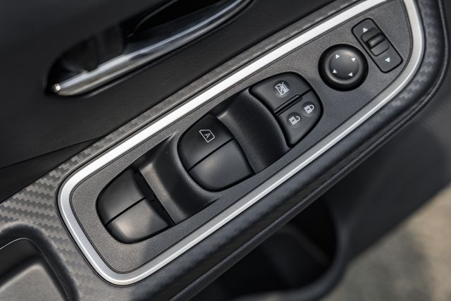 2025 Nissan Versa SR Image 26 of 38