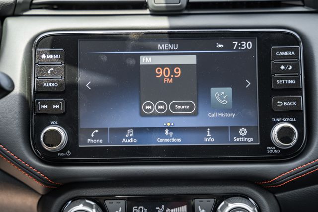 2025 Nissan Versa SR Image 20 of 38