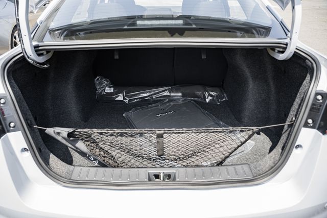 2025 Nissan Versa SR Image 10 of 38