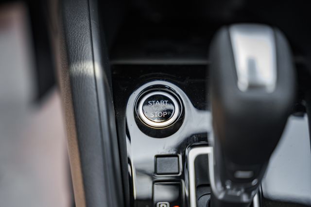 2025 Nissan Versa SR Image 36 of 38