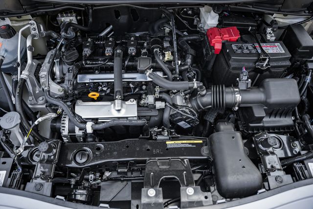 2025 Nissan Versa SR Image 7 of 38