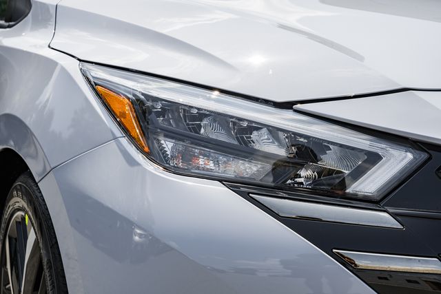 2025 Nissan Versa SR Image 28 of 38