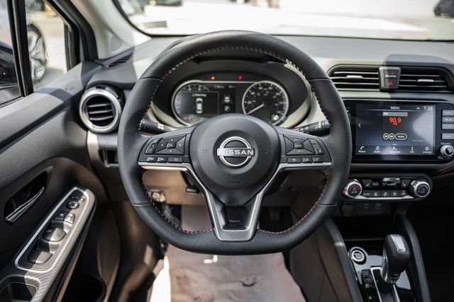 2025 Nissan Versa SR Image 14 of 38