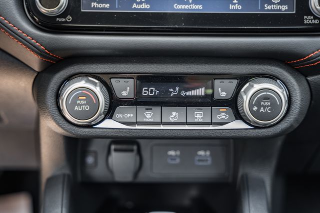 2025 Nissan Versa SR Image 25 of 38