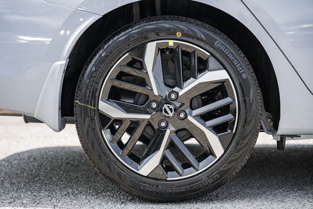 2025 Nissan Versa SR Image 9 of 38