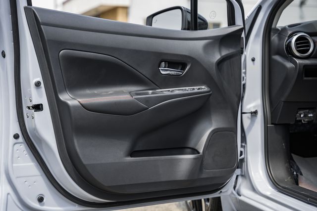 2025 Nissan Versa SR Image 23 of 38
