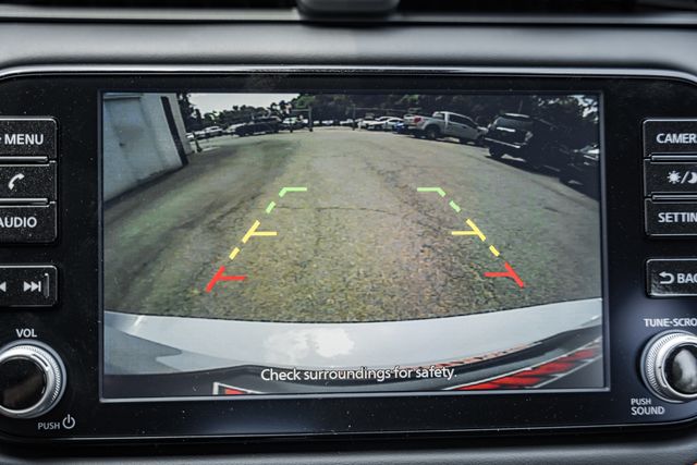 2025 Nissan Versa SR Image 19 of 38