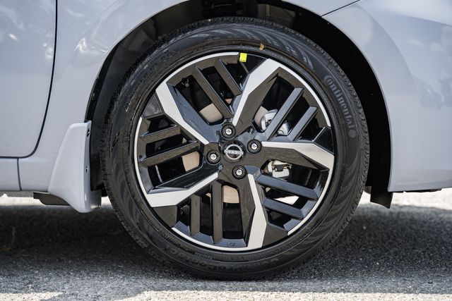 2025 Nissan Versa SR Image 8 of 38