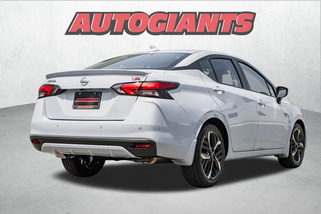 2025 Nissan Versa SR Image 4 of 38