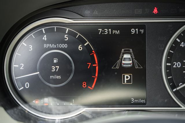 2025 Nissan Versa SR Image 17 of 38