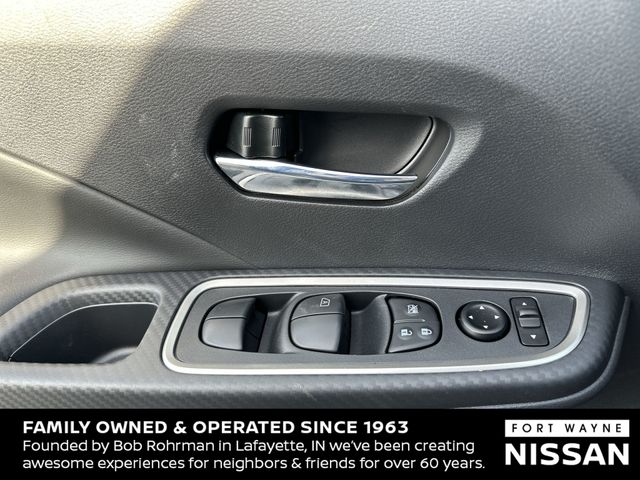 Vehicle image 16 of 36