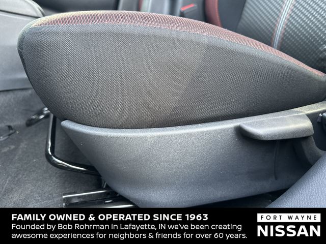 Vehicle image 31 of 36
