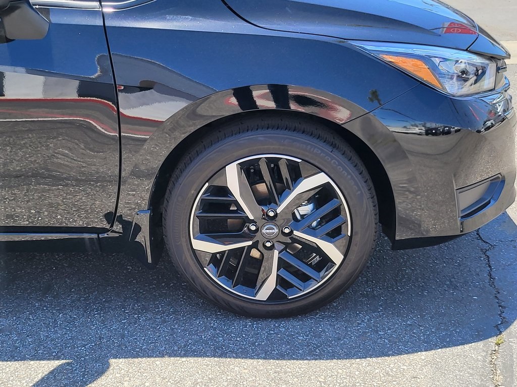 Vehicle image 10 of 25