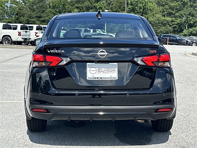 Vehicle image 27 of 32