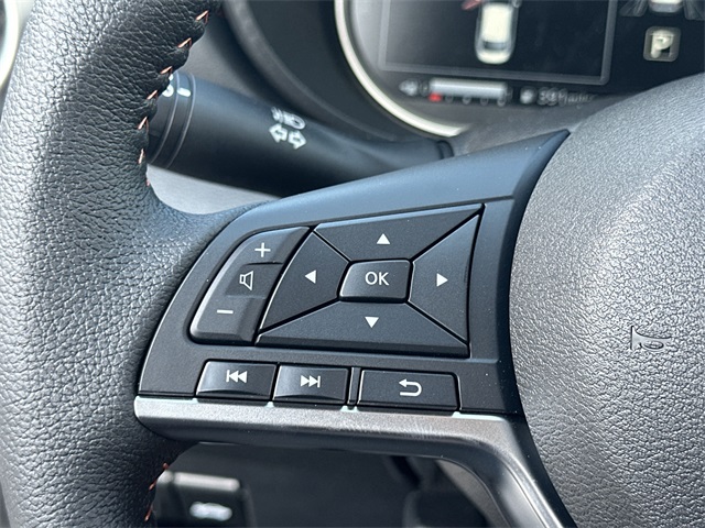 Vehicle image 24 of 32