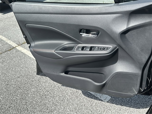 Vehicle image 19 of 32