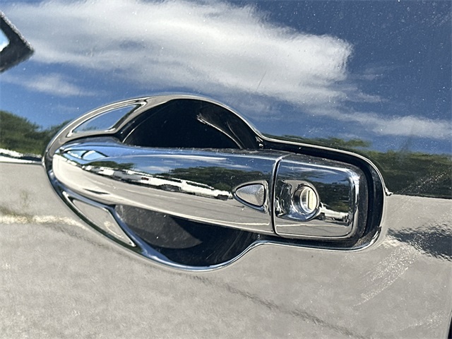 Vehicle image 31 of 32