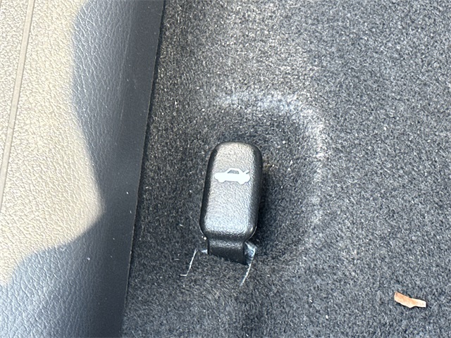 Vehicle image 20 of 32