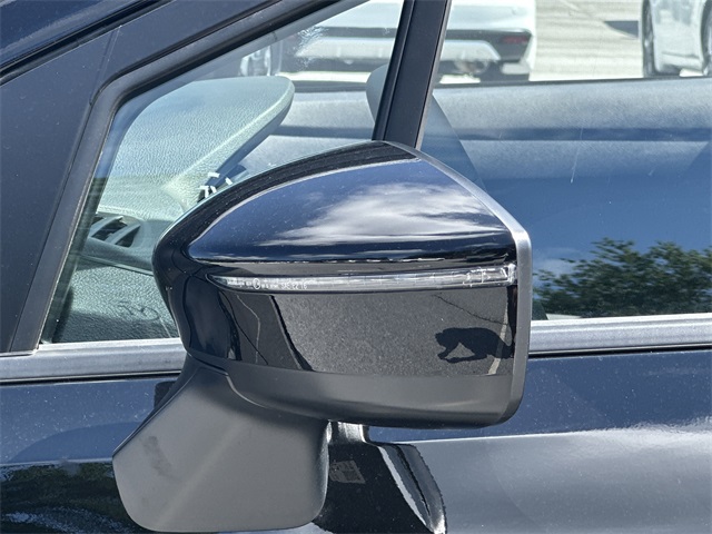 Vehicle image 11 of 32