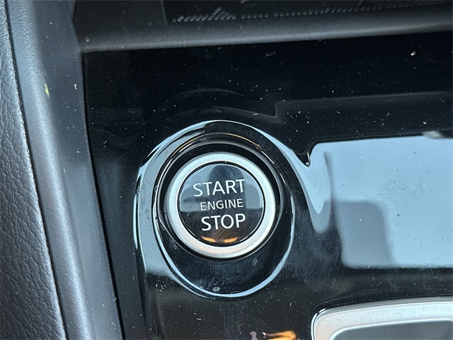 Vehicle image 29 of 32