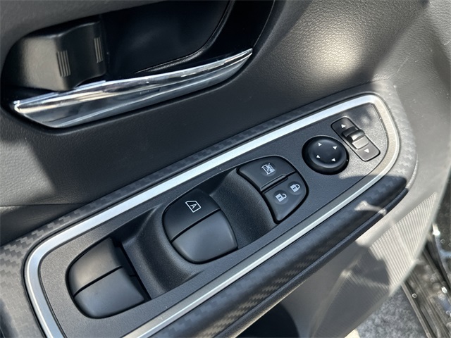 Vehicle image 30 of 32