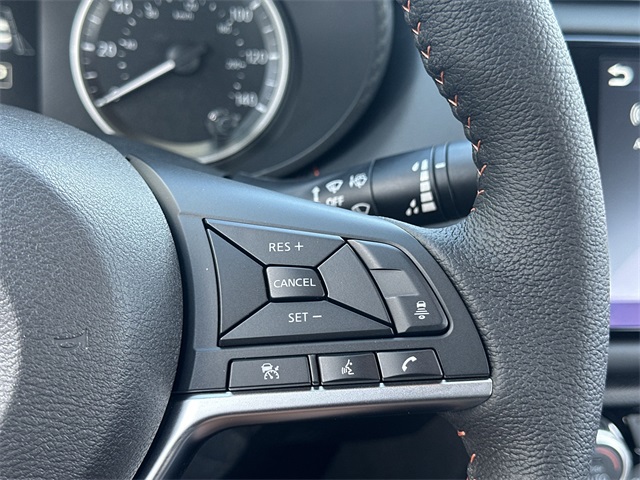 Vehicle image 28 of 32