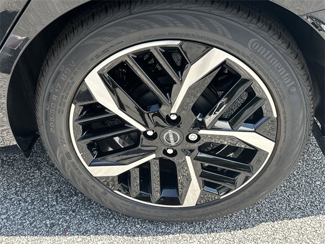 Vehicle image 4 of 32