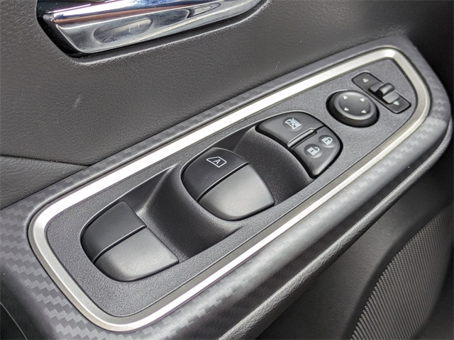 2025 Nissan Versa SR Image 27 of 29