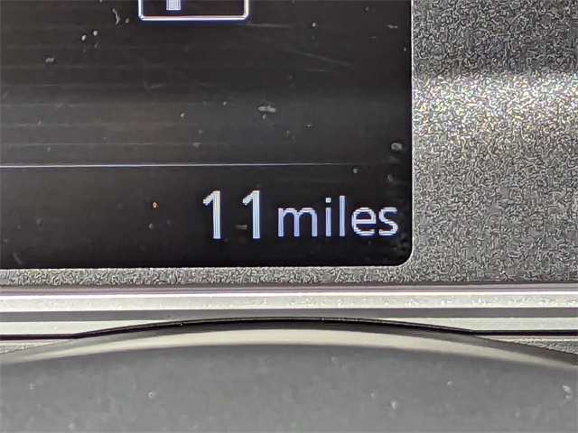 2025 Nissan Versa SR Image 16 of 29