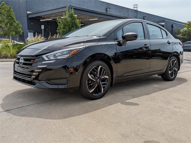 2025 Nissan Versa SR Image 1 of 29