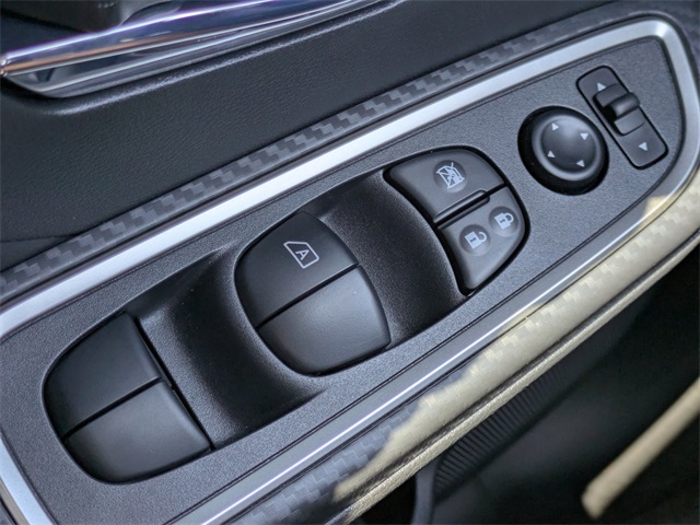 2025 Nissan Versa SR Image 27 of 27