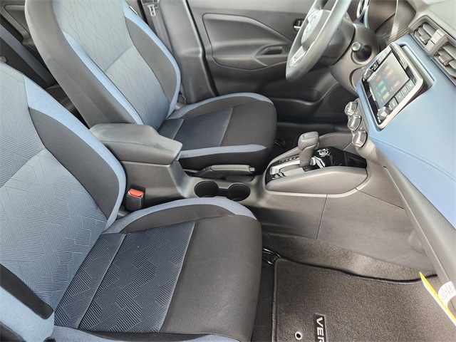Vehicle image 10 of 21