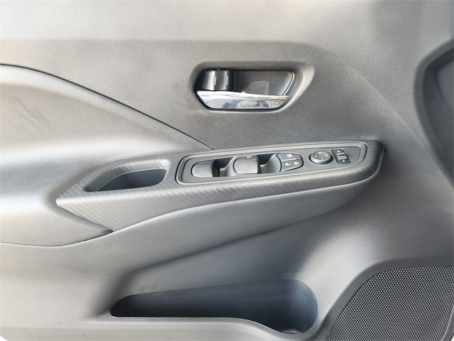 Vehicle image 16 of 21