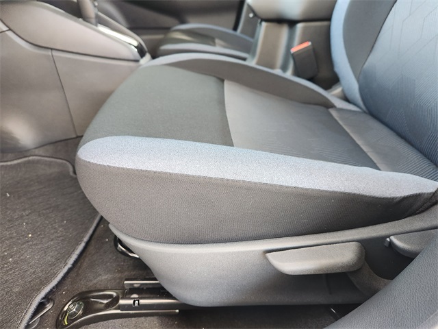 Vehicle image 18 of 21