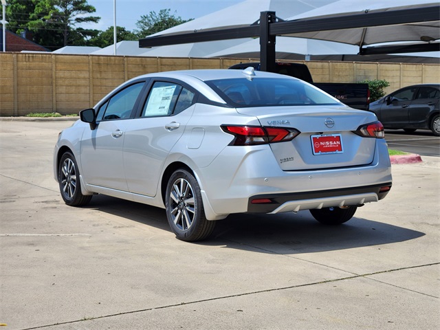 Vehicle image 4 of 21