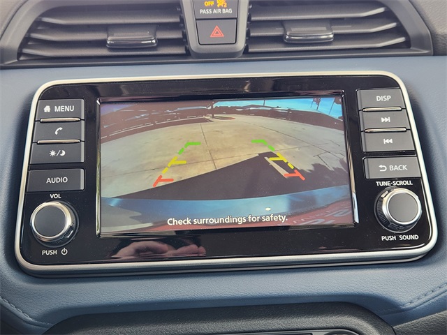 Vehicle image 13 of 21