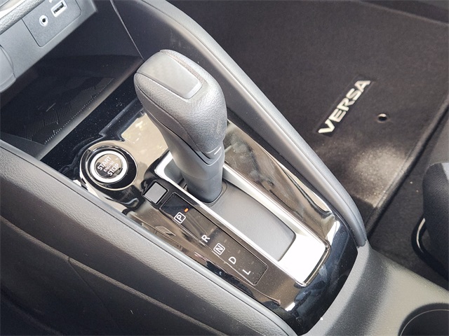 Vehicle image 15 of 21